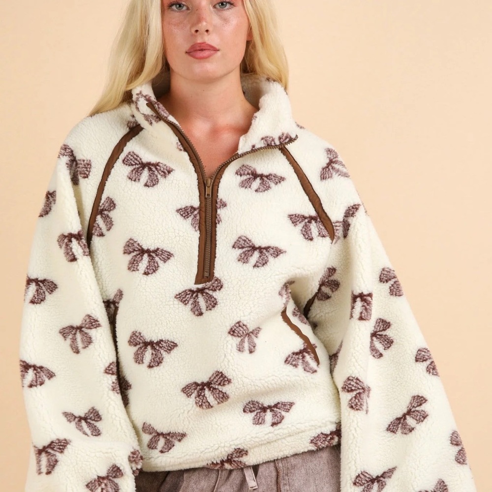 New In Bow Sherpa coquette size L nwt